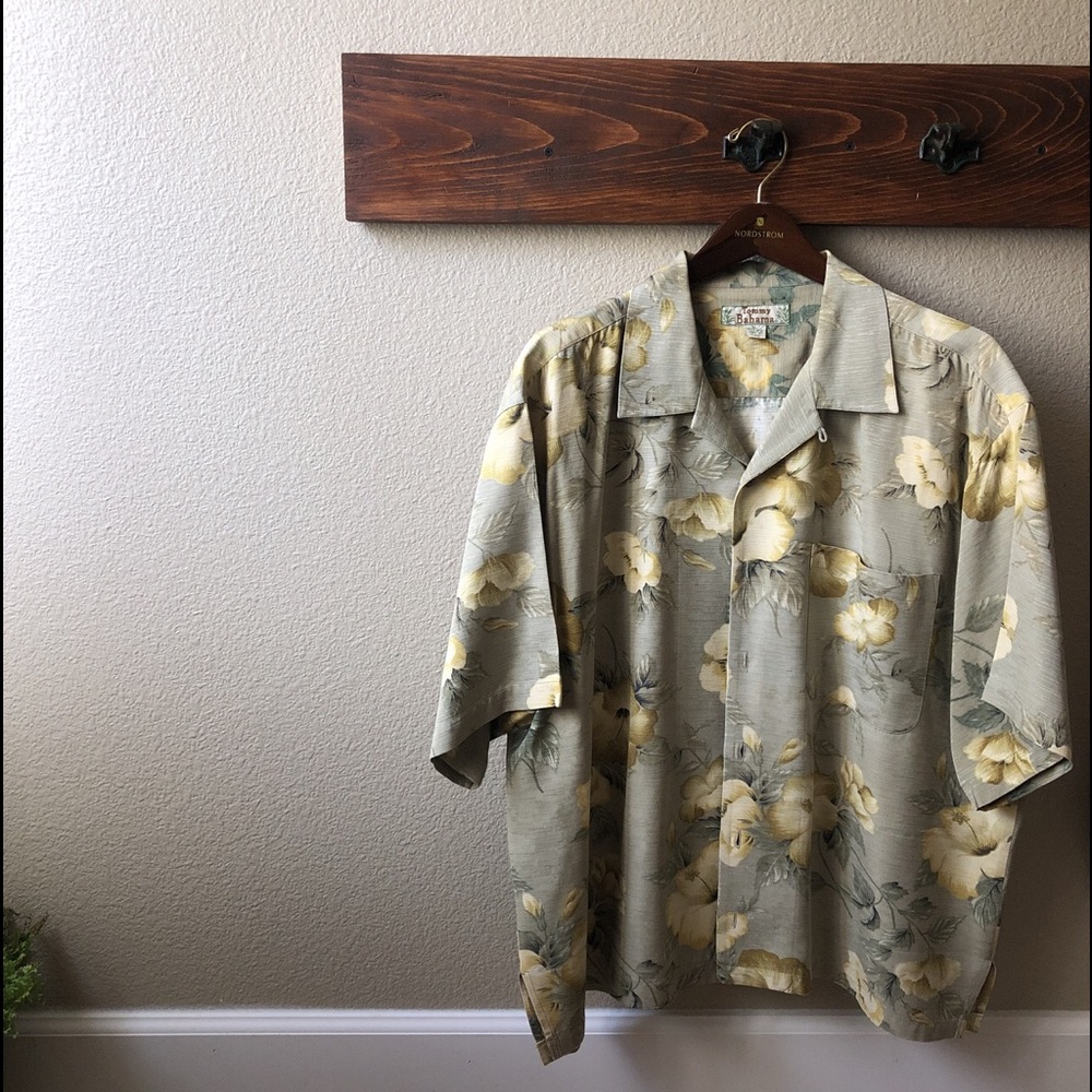 Vintage men’s tropical Tommy Bahama button up